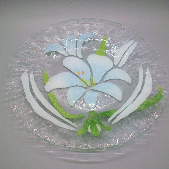 Fused Art Glass Light Blue Lily Flowers Plate Unsigned 8.5" - Picture 1 of 7